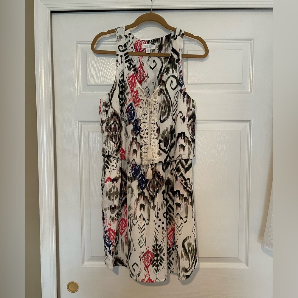 Bisou Bisou Graphic White/Black/ Rose Dress